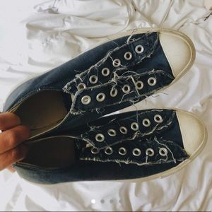 Navy low top converse